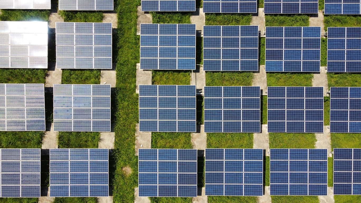 Sicredi levanta US$ 120 milhões com IFC para energia solar com selo verde