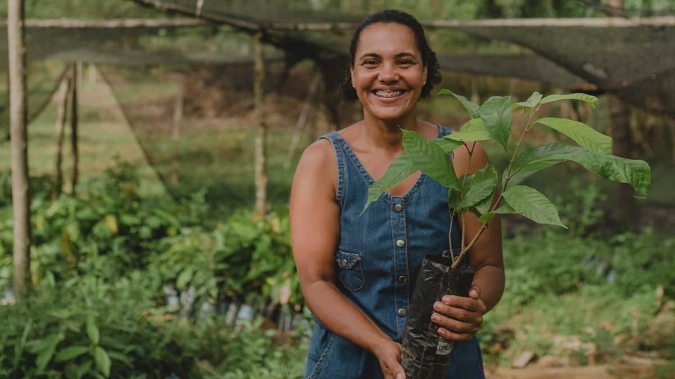 Ailana Reis é uma das produtoras de cacau no Sul da Bahia que recebeu crédito do primeiro CRA sustentável