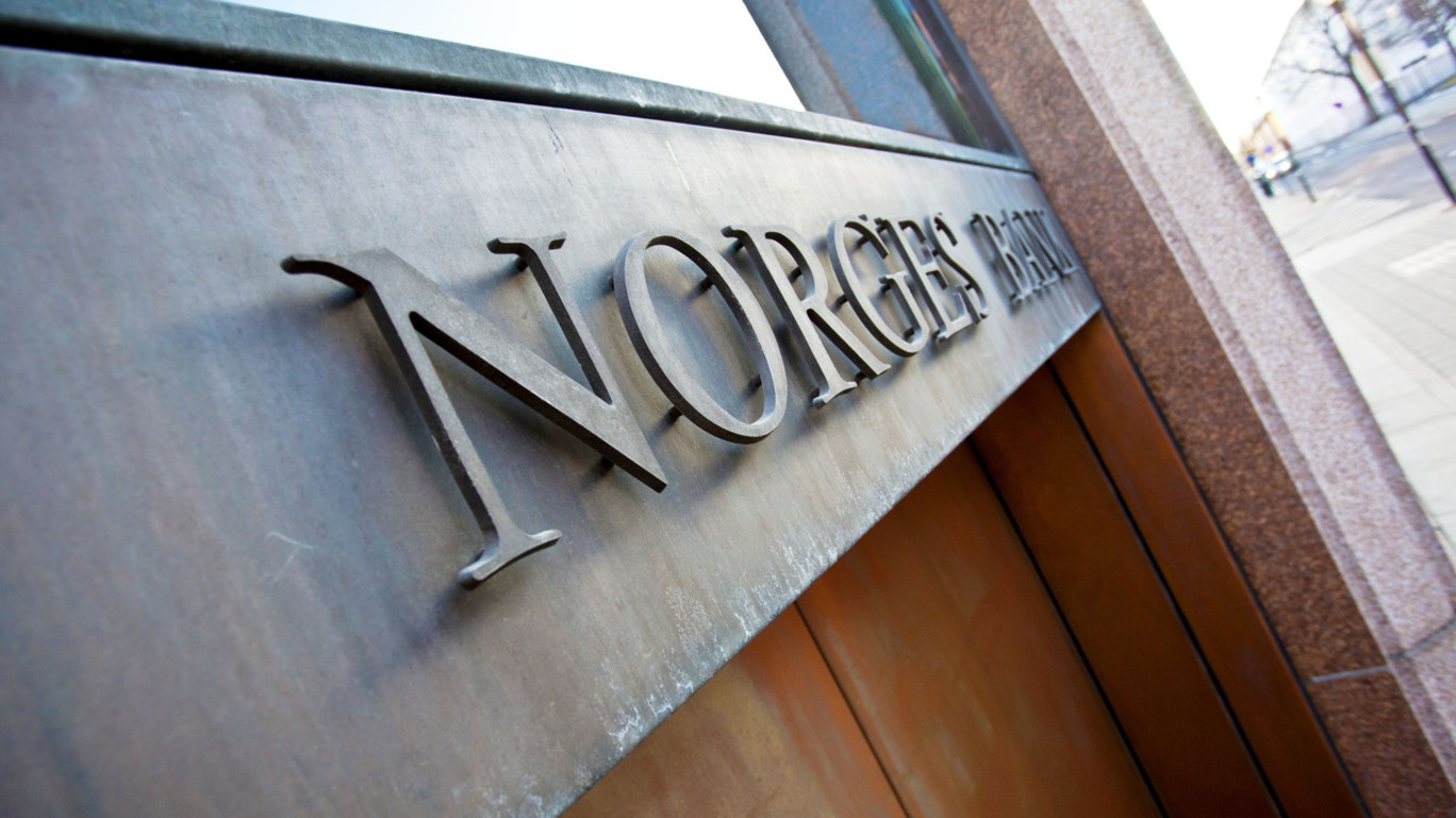 Imagem mostra a palavra "Norges" na fachada do Norges Bank Investment Bank