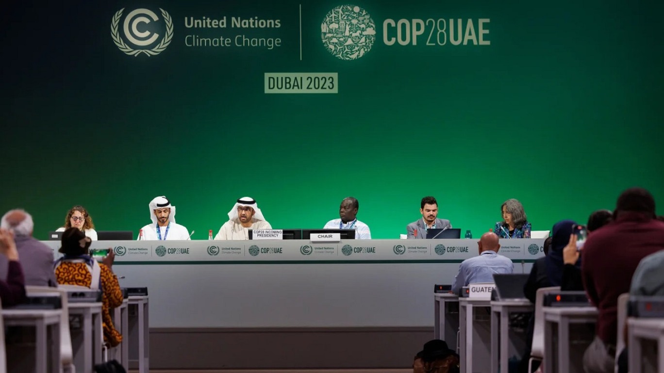 Em decisão histórica, COP28 cria fundo de danos climáticos para países pobres