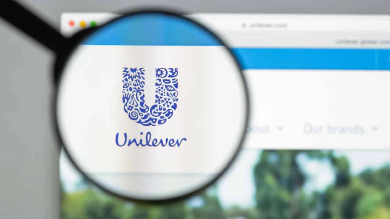 Logotipo da Unilever visto através de uma lupa