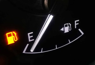 Demanda por gasolina não vai retomar níveis pré-covid, diz IEA. A culpa é dos carros elétricos