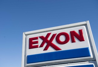 (FILES) In this file photo taken on January 5, 2016 An Exxon gas station is seen in Woodbridge, Virginia. - Exxon Mobil reported a second-quarter loss July 31, 2020, joining other petroleum giants in suffering the hit from lower oil prices due to crashing demand amid the coronavirus pandemic. (Photo by Saul LOEB / AFP) (Photo by SAUL LOEB/AFP via Getty Images)
