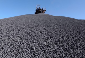 Startup traz minério de ferro para a corrida das baterias — e atrai a ArcelorMittal