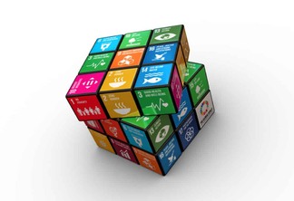 Cubo mágico com ilustrações dos objetivos de desenvolvimento sustentável da ONU
