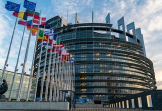 UE decide que gás natural e energia nuclear são ‘verdes’