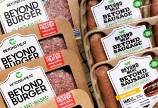 Embalagens de hambúrgueres e salsichas vegetais da Beyond Meat