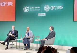 Os ministros Marina Silva, do Meio Ambiente, e Fernando Haddad, da Fazenda, anunciam proposta de fundo global para florestas em Dubai
