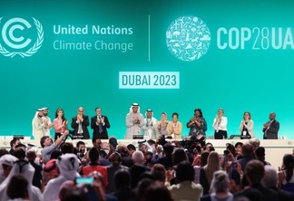 COP28 termina em Dubai com menção histórica a combustíveis fósseis no documento final