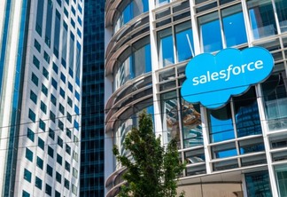 Salesforce quer regulação de emissões para inteligência artificial