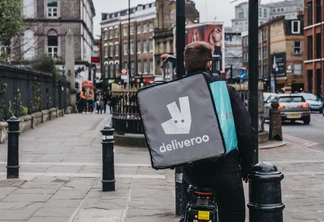 Criticada por tratamento a entregadores, Deliveroo afunda na estreia na Bolsa de Londres