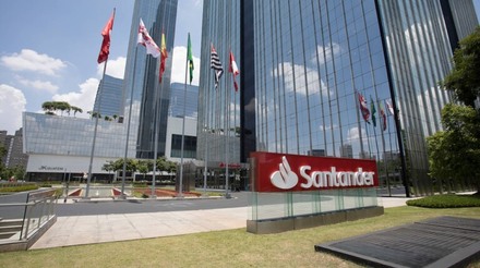 Fachada da sede do Santander, em São Paulo