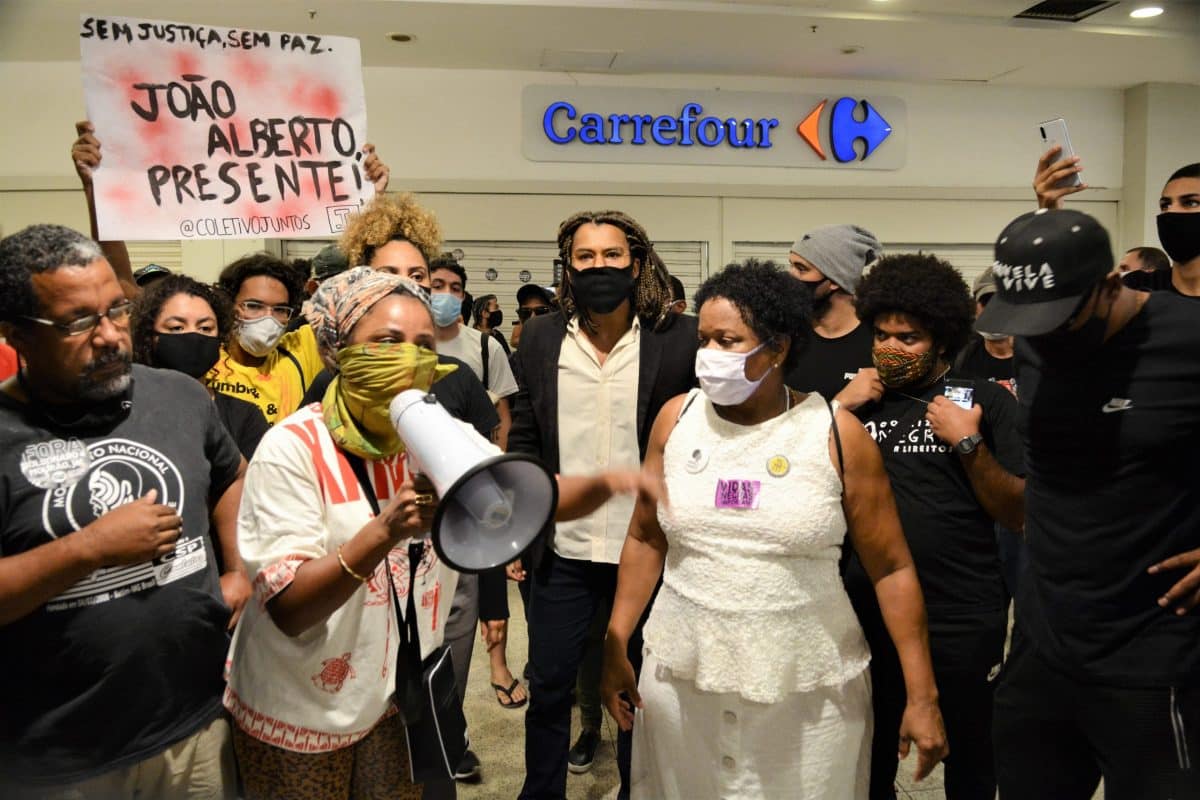 Nas medidas antirracistas do Carrefour, desafio é monitorar fornecedores Nas medidas antirracistas do Carrefour, desafio é monitorar fornecedores