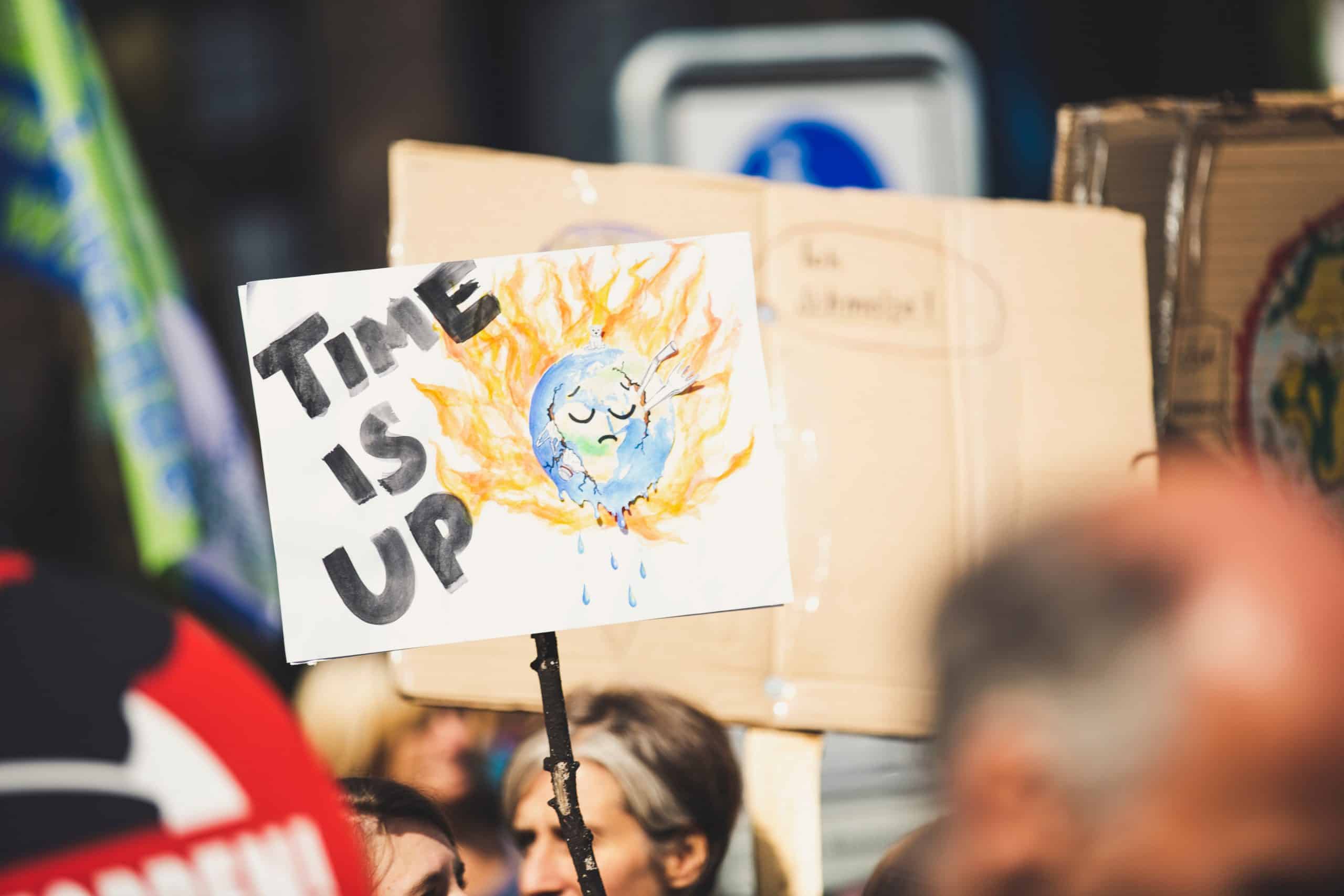 Ações globais podem cair até 20% com maior taxação de carbono, aponta estudo Ações globais podem cair até 20% com maior taxação de carbono, aponta estudo