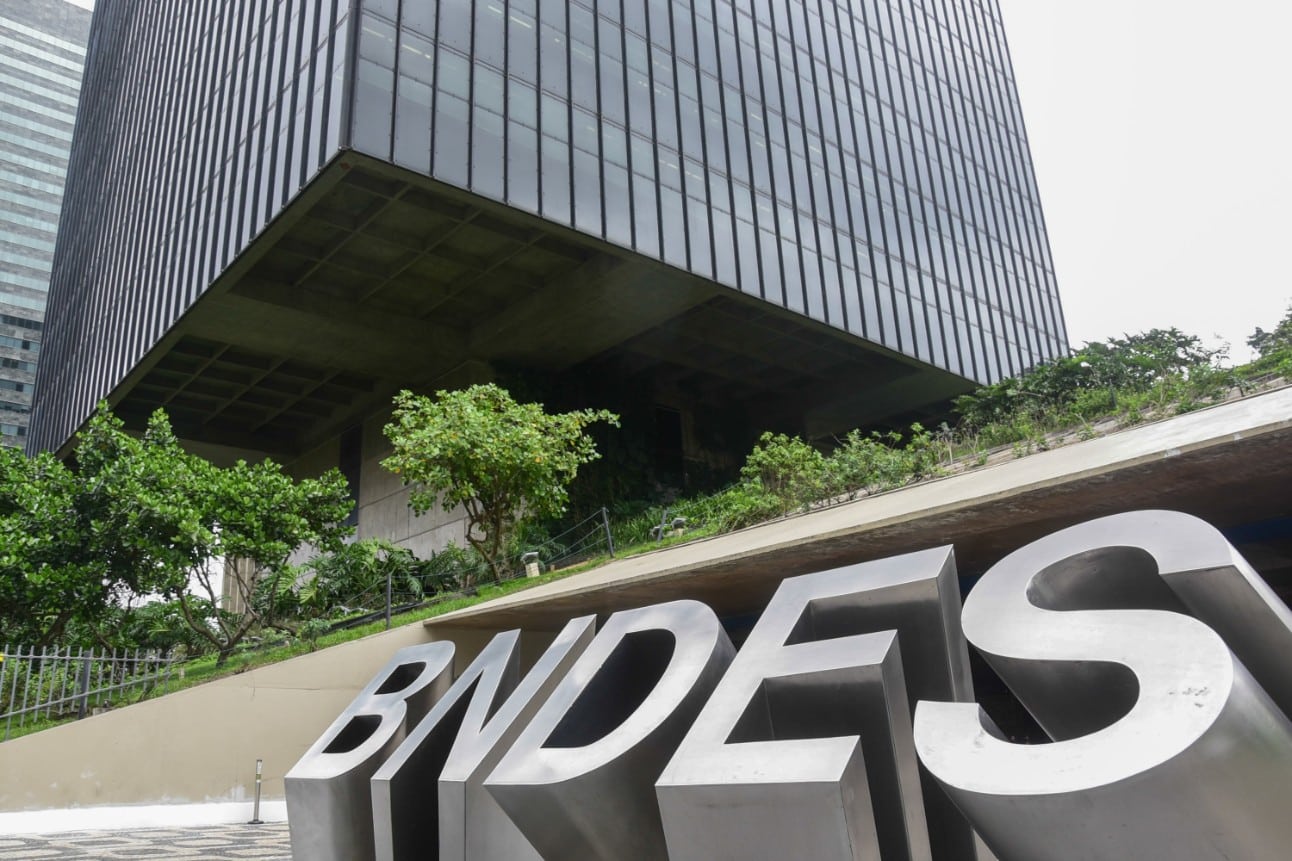 BNDES capta R$ 1 bi no Japão para investir em biocombustíveis e transmissão de energia BNDES capta R$ 1 bi no Japão para investir em biocombustíveis e transmissão de energia