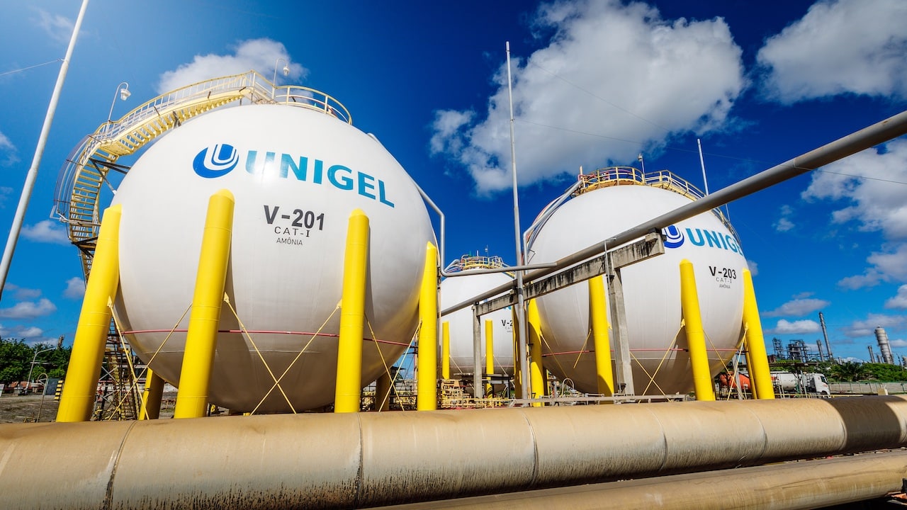 Tanques de armazenamento de amônia da Unigel, na Bahia Tanques de armazenamento de amônia da Unigel, na Bahia