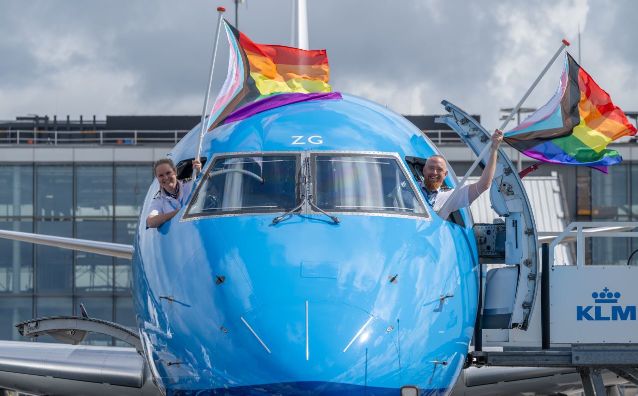 KLM tem aprimorado políticas para famílias LGBTQIA+ e pessoas não brancas KLM tem aprimorado políticas para famílias LGBTQIA+ e pessoas não brancas