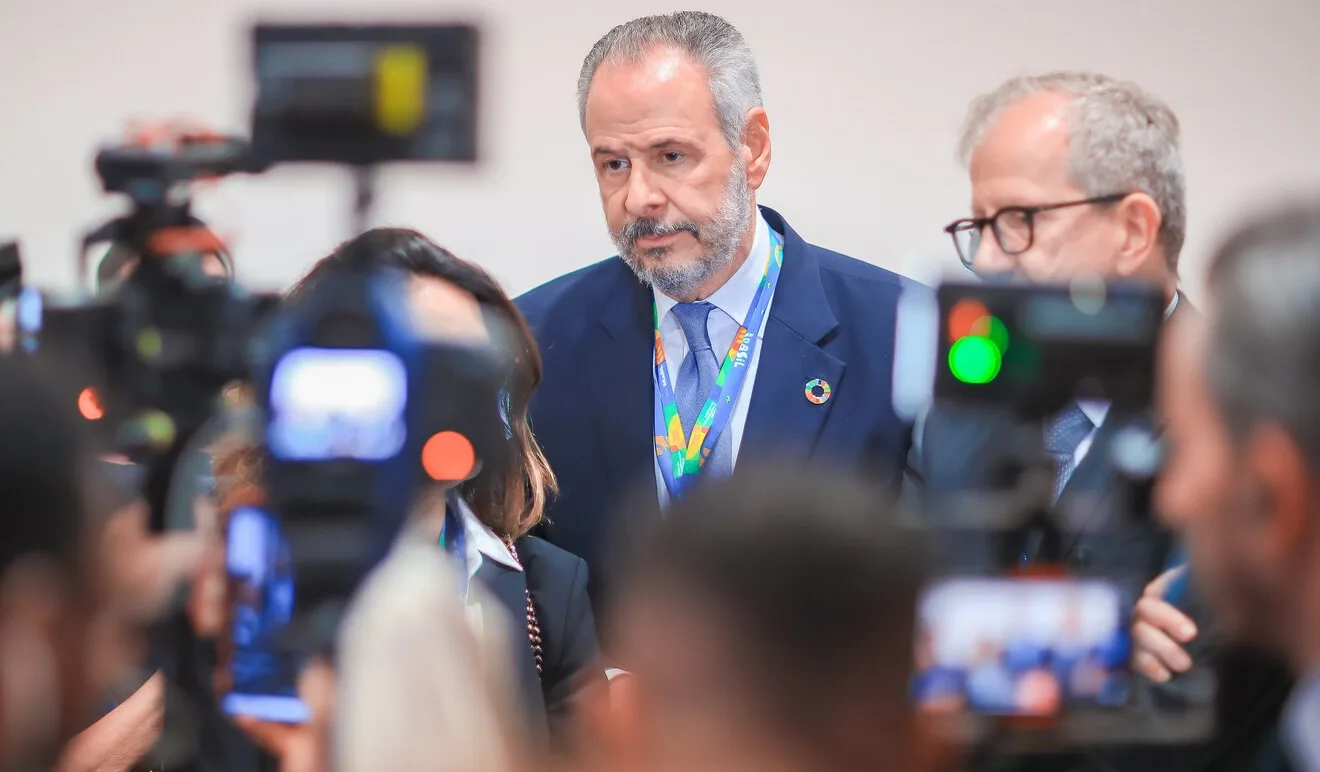 Presidência da COP30 encomenda plano de transição para setores poluentes Presidência da COP30 encomenda plano de transição para setores poluentes